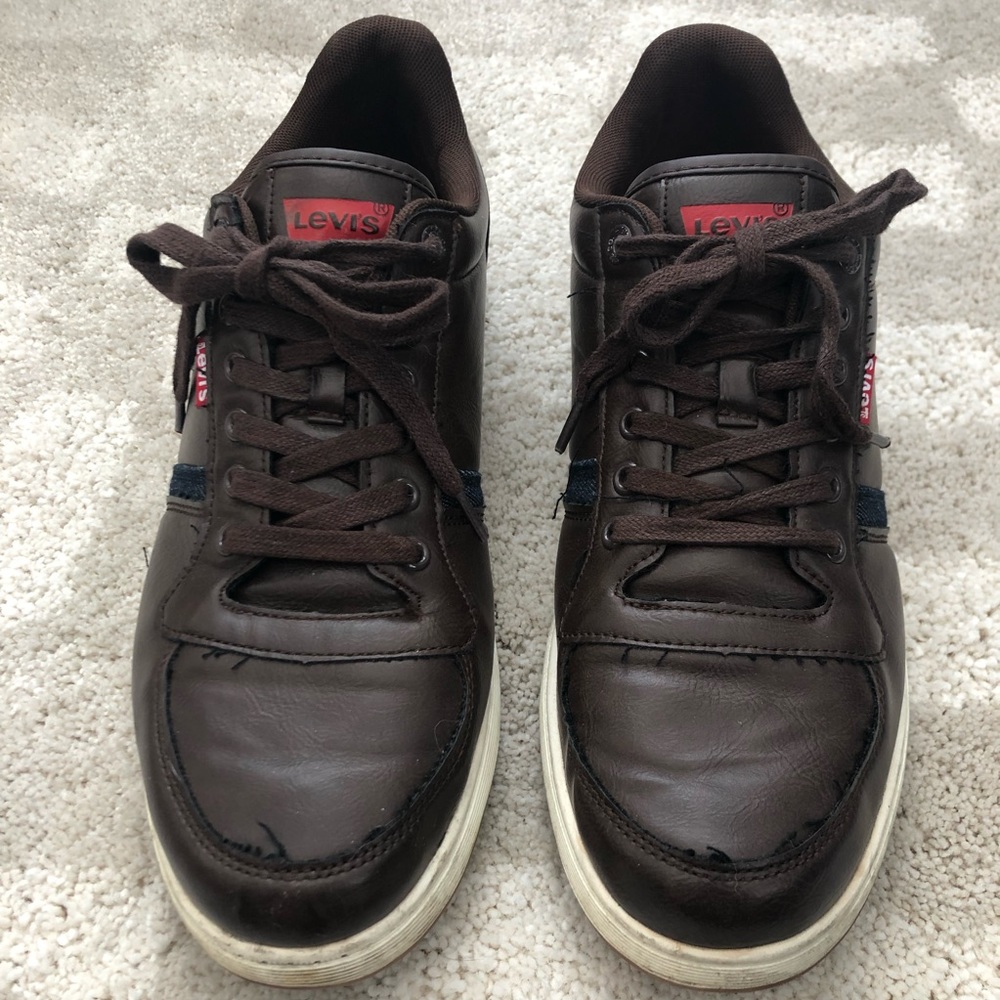 Men’s Levi’s tennis shoes